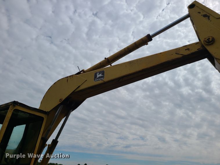 image for item DI6198 1980 John Deere 690B  excavator