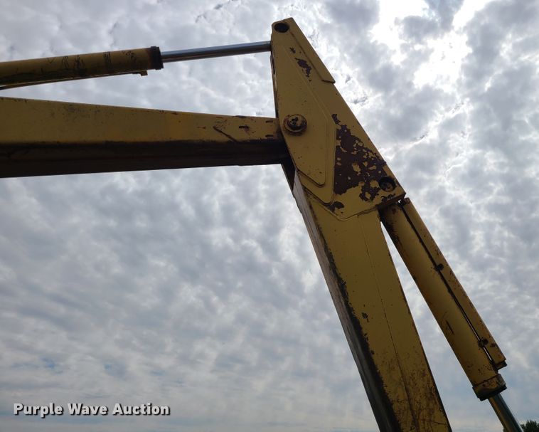 image for item DI6198 1980 John Deere 690B  excavator