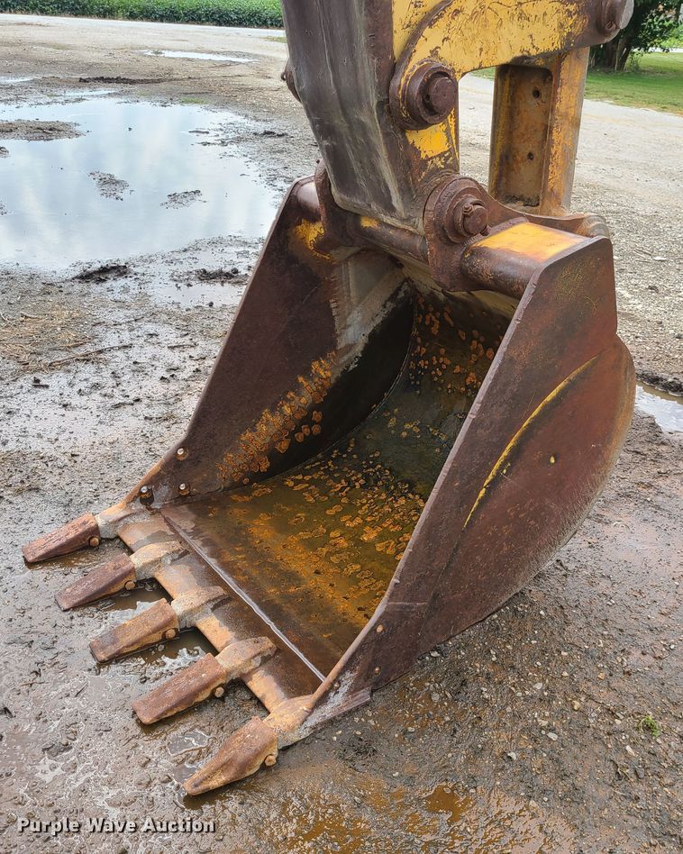 image for item DI6198 1980 John Deere 690B  excavator