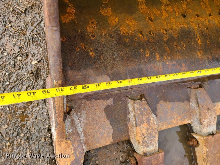 image for item DI6198 1980 John Deere 690B  excavator