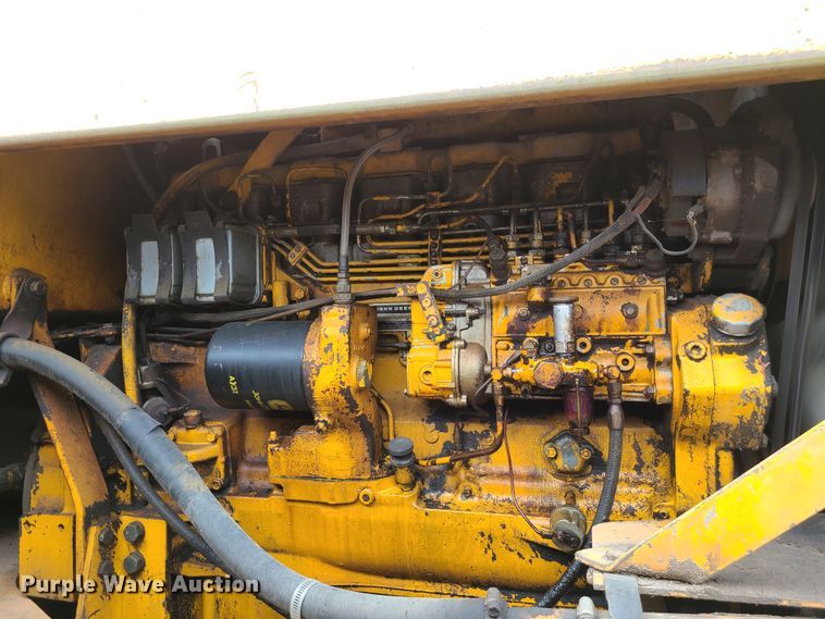 image for item DI6198 1980 John Deere 690B  excavator