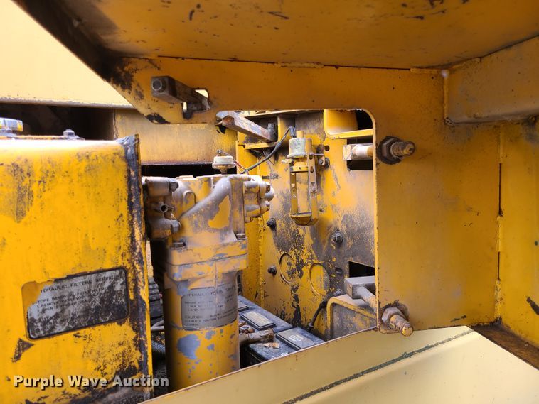 image for item DI6198 1980 John Deere 690B  excavator