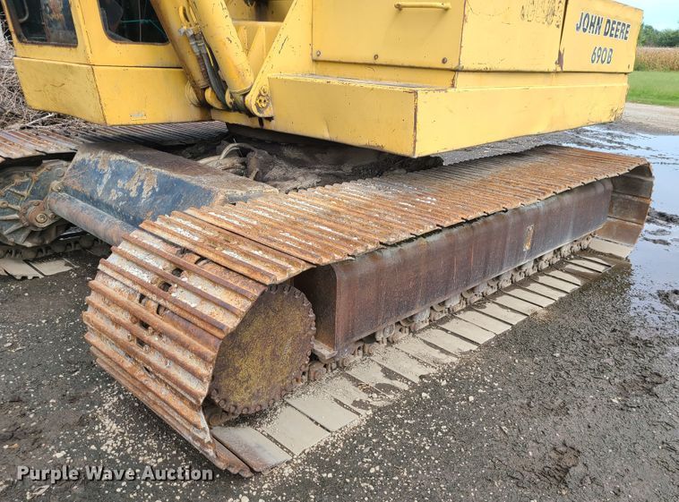 image for item DI6198 1980 John Deere 690B  excavator