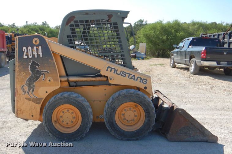 image for item DJ0788 2008 Mustang 2044  skid steer loader