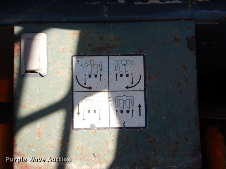 image for item DJ0788 2008 Mustang 2044  skid steer loader