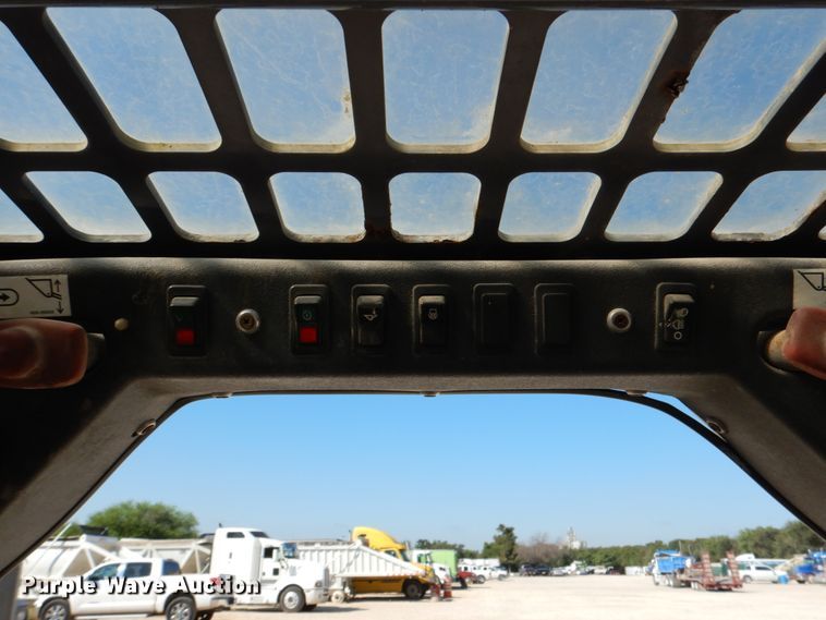 image for item DJ0788 2008 Mustang 2044  skid steer loader