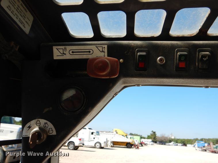 image for item DJ0788 2008 Mustang 2044  skid steer loader