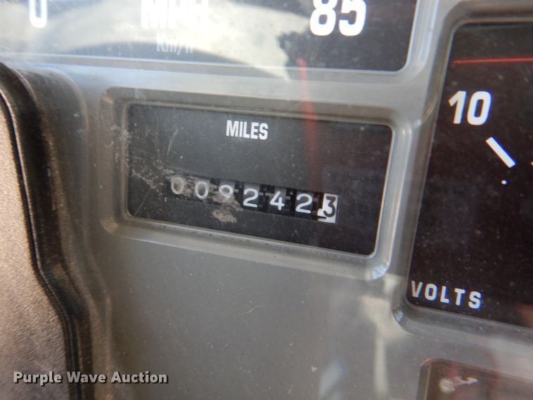 image for item DJ0789 1996 International 4700  seal coat truck