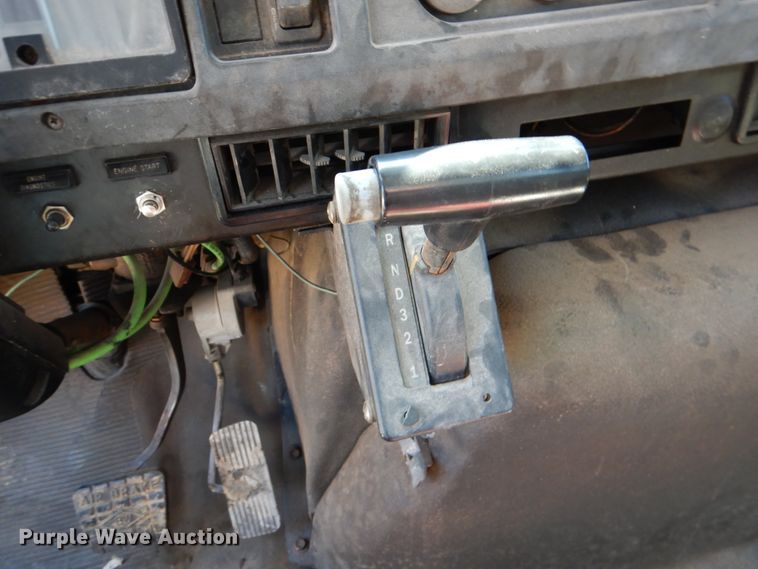 image for item DJ0789 1996 International 4700  seal coat truck