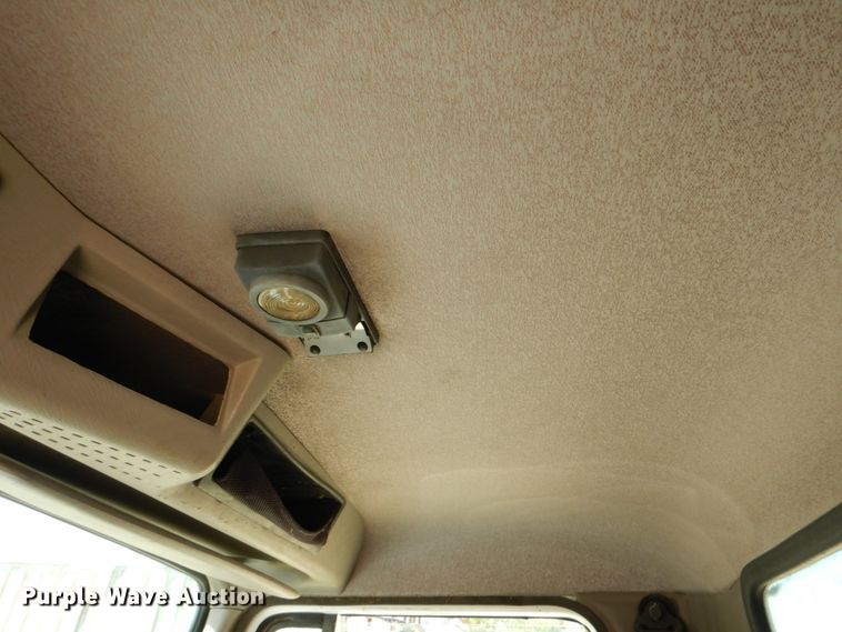 image for item DJ0789 1996 International 4700  seal coat truck