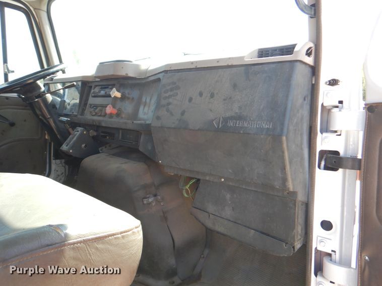 image for item DJ0789 1996 International 4700  seal coat truck