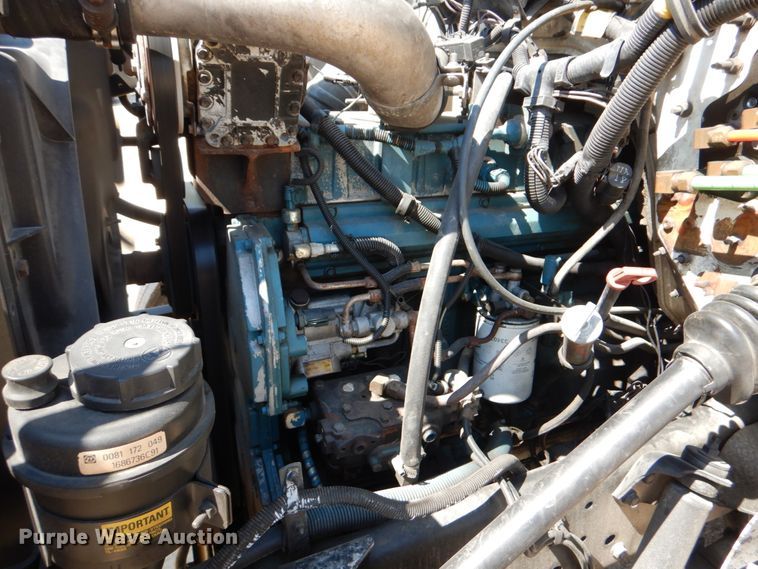 image for item DJ0789 1996 International 4700  seal coat truck