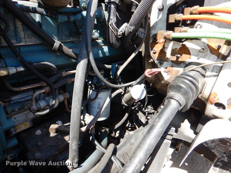 image for item DJ0789 1996 International 4700  seal coat truck