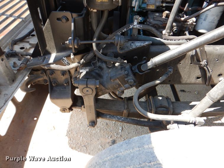 image for item DJ0789 1996 International 4700  seal coat truck