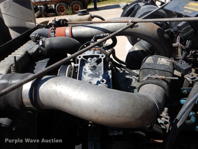 image for item DJ0789 1996 International 4700  seal coat truck