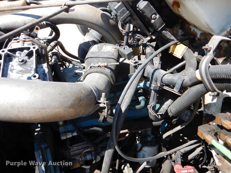 image for item DJ0789 1996 International 4700  seal coat truck