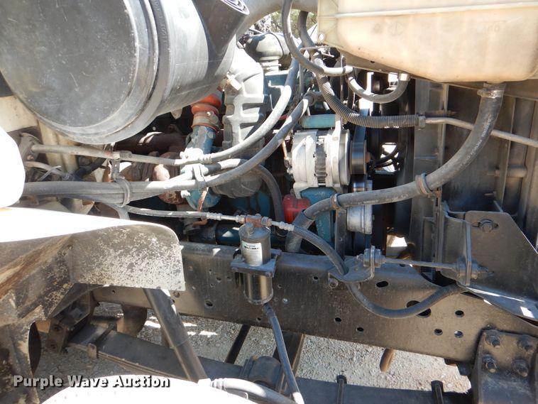 image for item DJ0789 1996 International 4700  seal coat truck