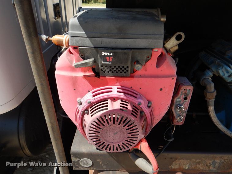 image for item DJ0789 1996 International 4700  seal coat truck