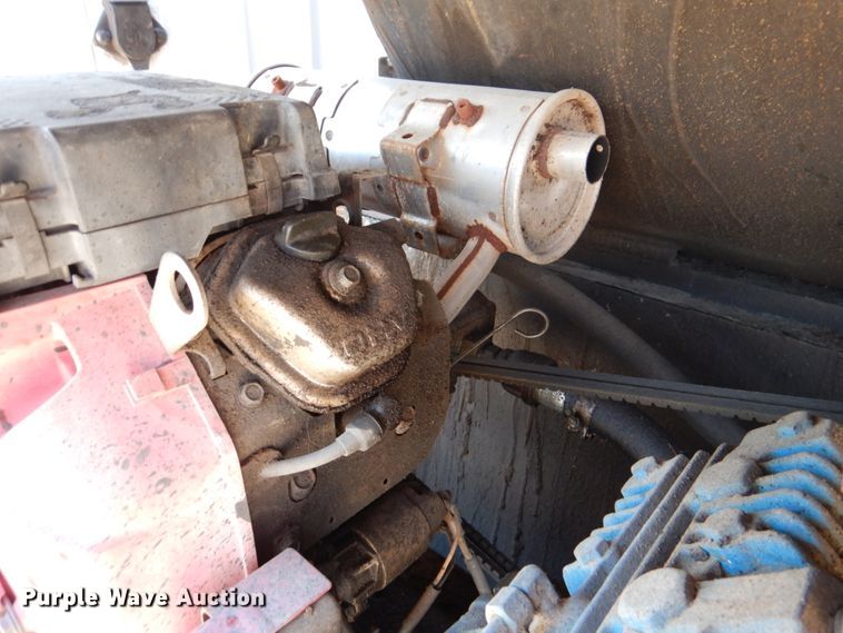 image for item DJ0789 1996 International 4700  seal coat truck