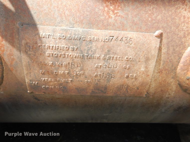 image for item DJ0789 1996 International 4700  seal coat truck