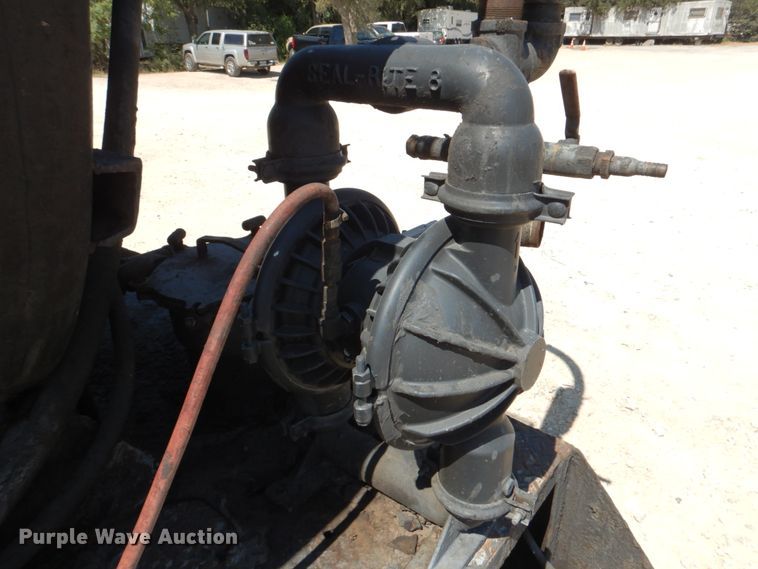 image for item DJ0789 1996 International 4700  seal coat truck