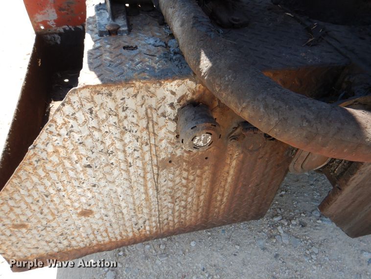 image for item DJ0789 1996 International 4700  seal coat truck