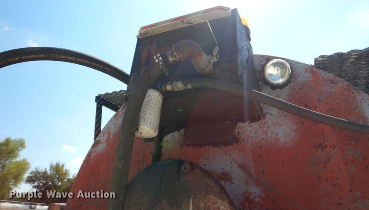 image for item DJ0789 1996 International 4700  seal coat truck