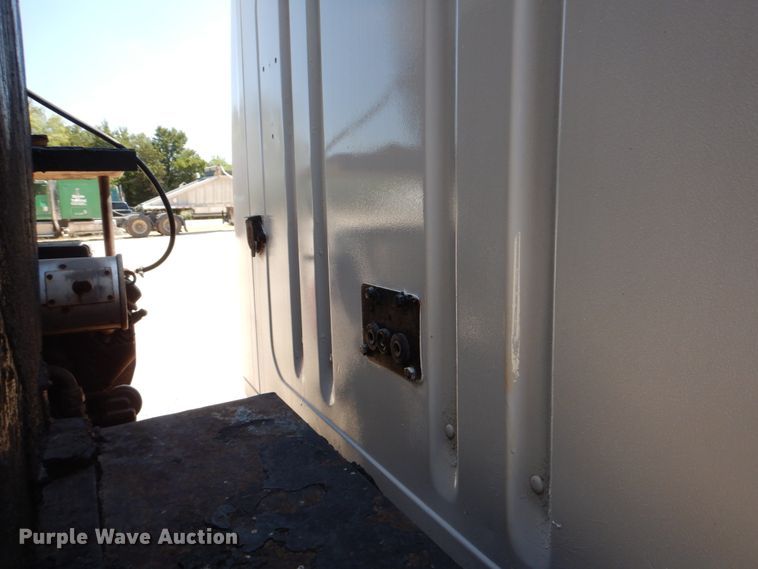 image for item DJ0789 1996 International 4700  seal coat truck