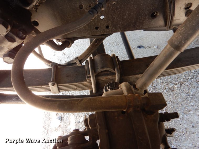 image for item DJ0789 1996 International 4700  seal coat truck