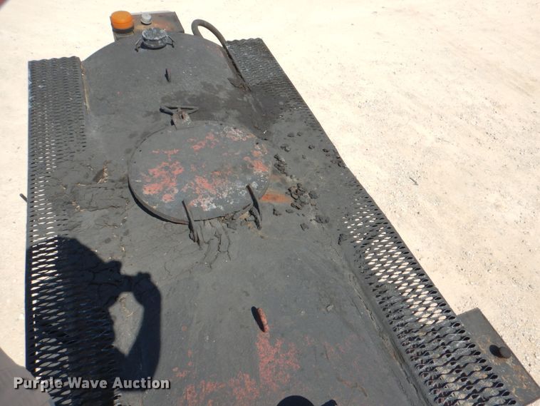 image for item DJ0789 1996 International 4700  seal coat truck