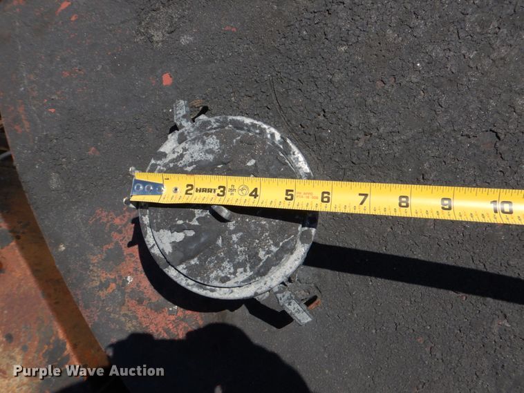 image for item DJ0789 1996 International 4700  seal coat truck