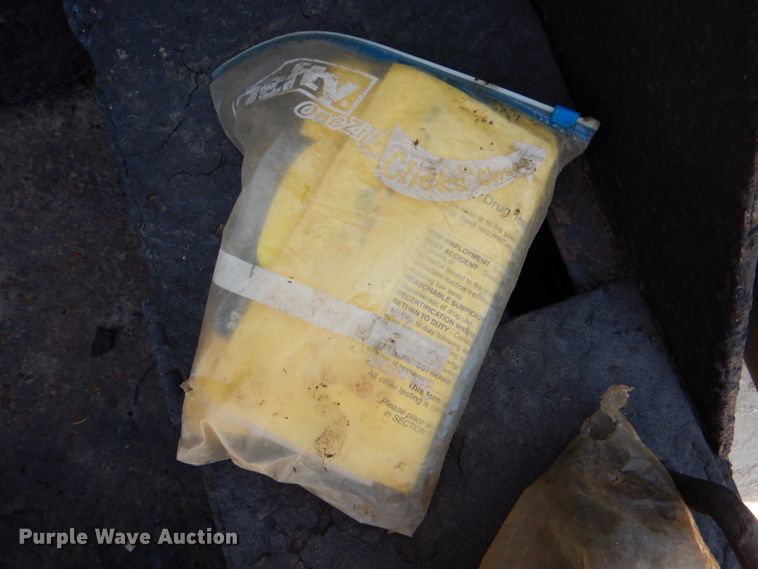 image for item DJ0789 1996 International 4700  seal coat truck