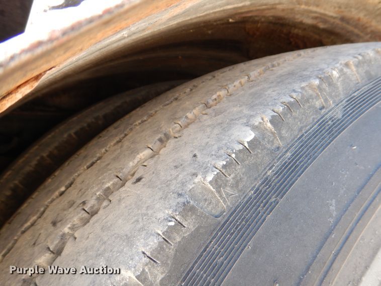 image for item DJ0789 1996 International 4700  seal coat truck