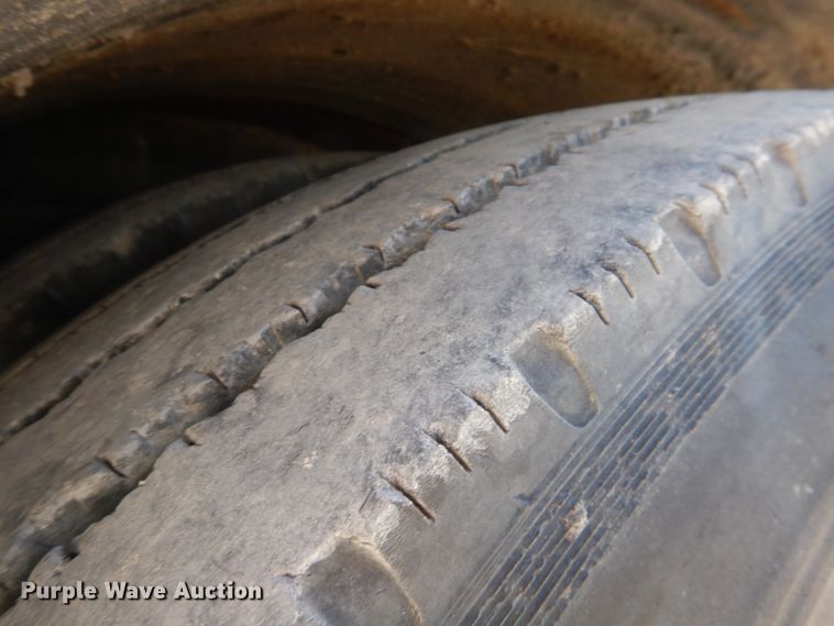 image for item DJ0789 1996 International 4700  seal coat truck