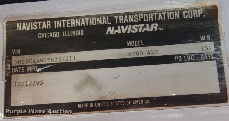 image for item DJ0789 1996 International 4700  seal coat truck