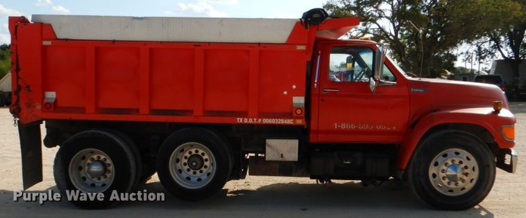 image for item DJ0792 1996 Ford F800  dump truck