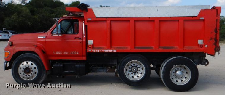 image for item DJ0792 1996 Ford F800  dump truck