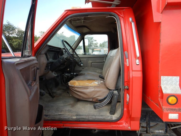 image for item DJ0792 1996 Ford F800  dump truck