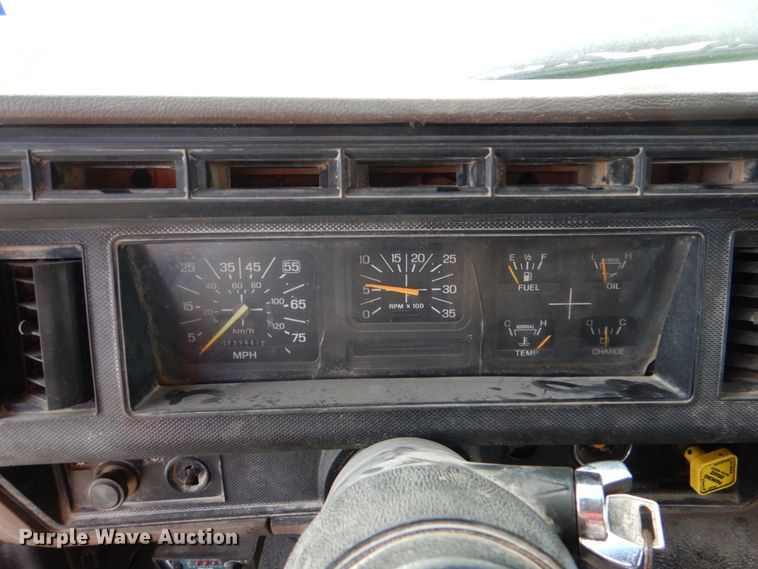 image for item DJ0792 1996 Ford F800  dump truck