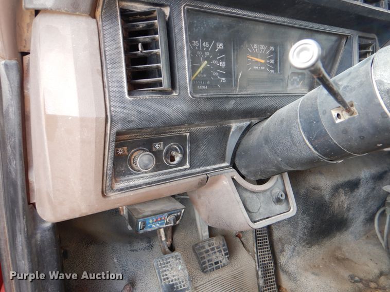 image for item DJ0792 1996 Ford F800  dump truck