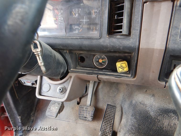 image for item DJ0792 1996 Ford F800  dump truck