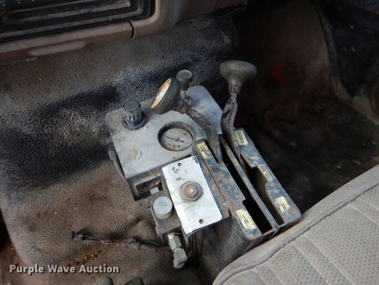 image for item DJ0792 1996 Ford F800  dump truck