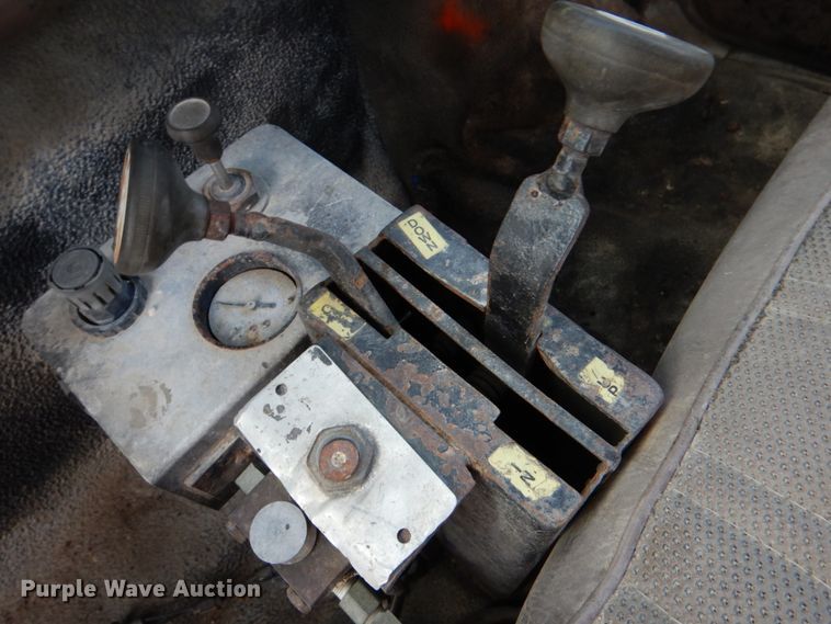 image for item DJ0792 1996 Ford F800  dump truck