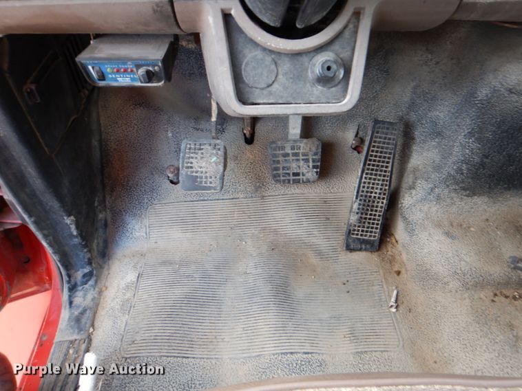 image for item DJ0792 1996 Ford F800  dump truck