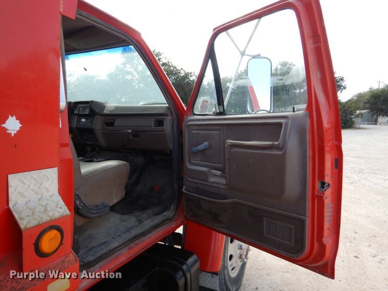 image for item DJ0792 1996 Ford F800  dump truck