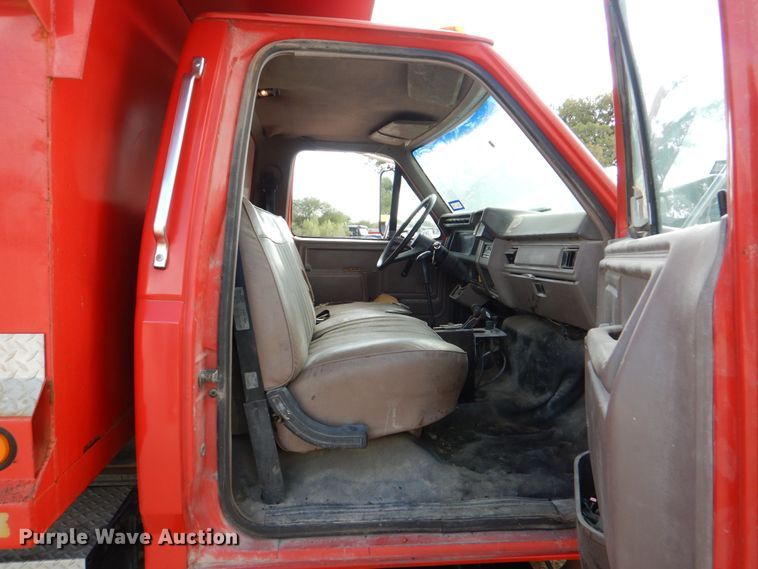 image for item DJ0792 1996 Ford F800  dump truck