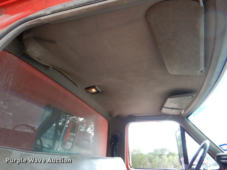 image for item DJ0792 1996 Ford F800  dump truck