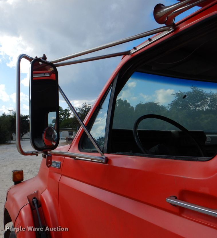 image for item DJ0792 1996 Ford F800  dump truck