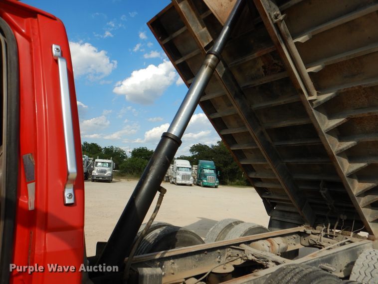 image for item DJ0792 1996 Ford F800  dump truck