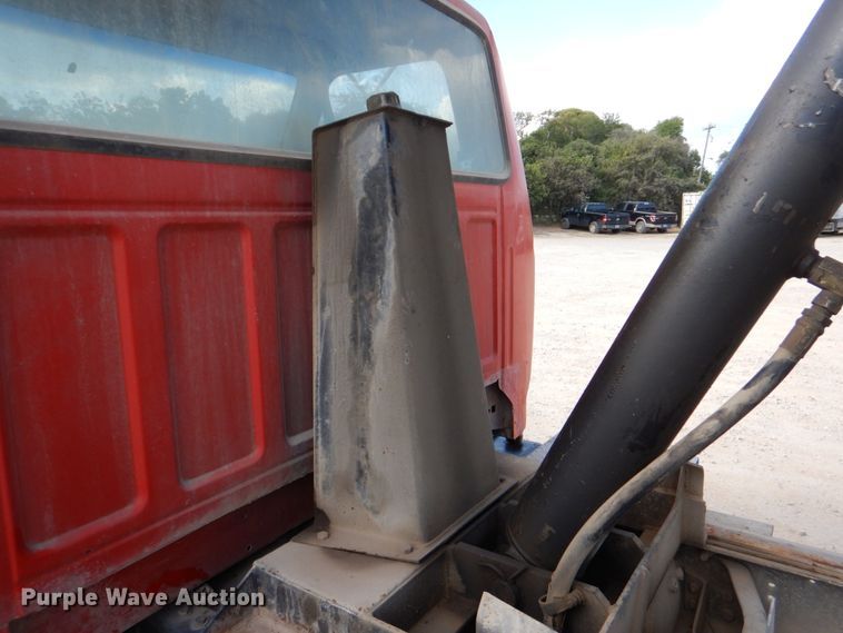 image for item DJ0792 1996 Ford F800  dump truck